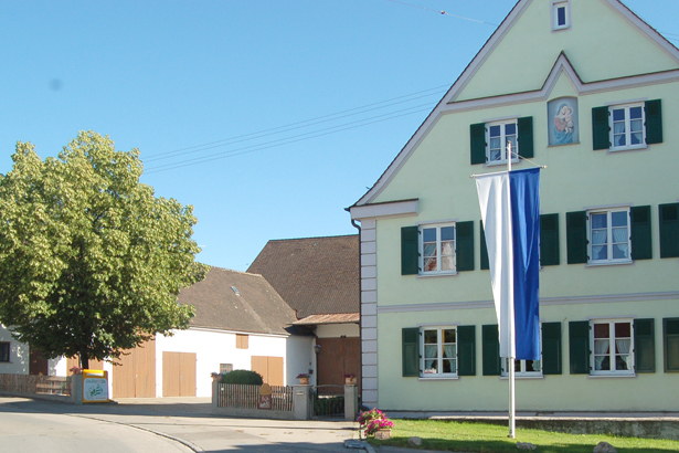 Die neue Website des Schmidbauernhofes der Familie Brem in Hirblingen ist jetzt online